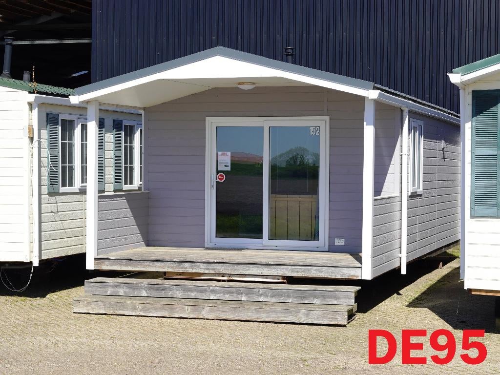 MAAT chalet met veranda eventueel in partij te koop, Tot en met 4