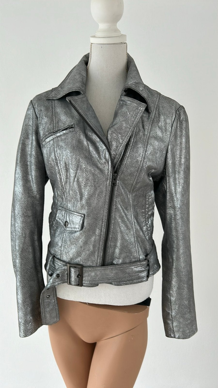 Zilverkleurig leren bikerjack van Maze, Kleding | Dames, Jassen | Zomer, Ophalen of Verzenden, Zo goed als nieuw, Maat 38/40 (M)