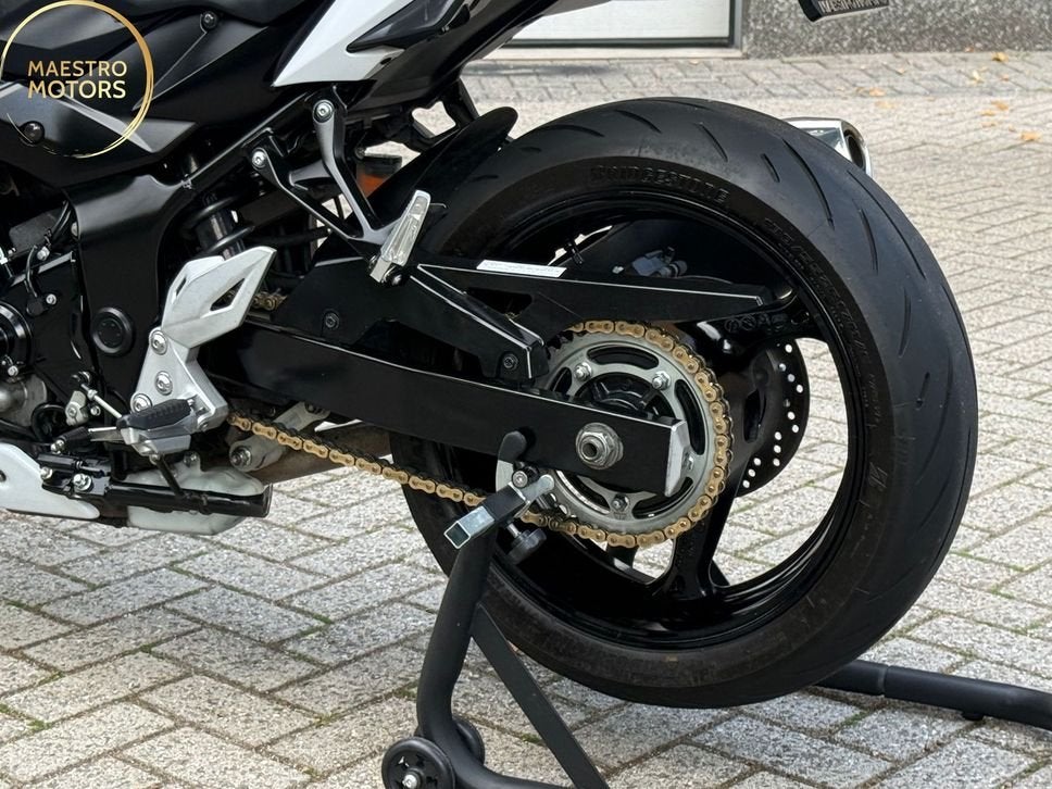 Foto 14 van SUZUKI GSR 750 ABS Origineel NL GROTE Beurt gehad TOPPER !!