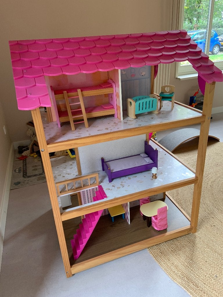 Foto 5 van Houten Barbiehuis incl meubels