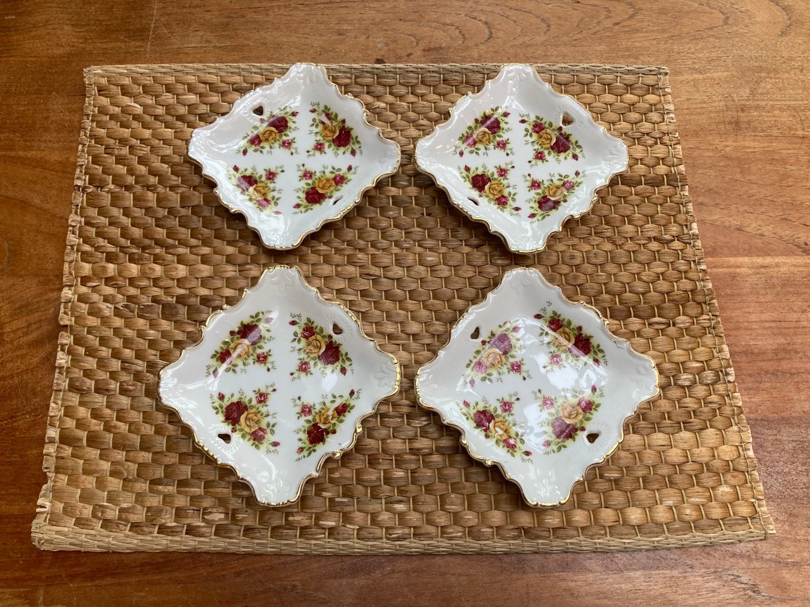 Petit Fours schaaltje rozen (251224), Gebruikt, Ophalen of Verzenden, Schaal of Schalen, Overige stijlen
