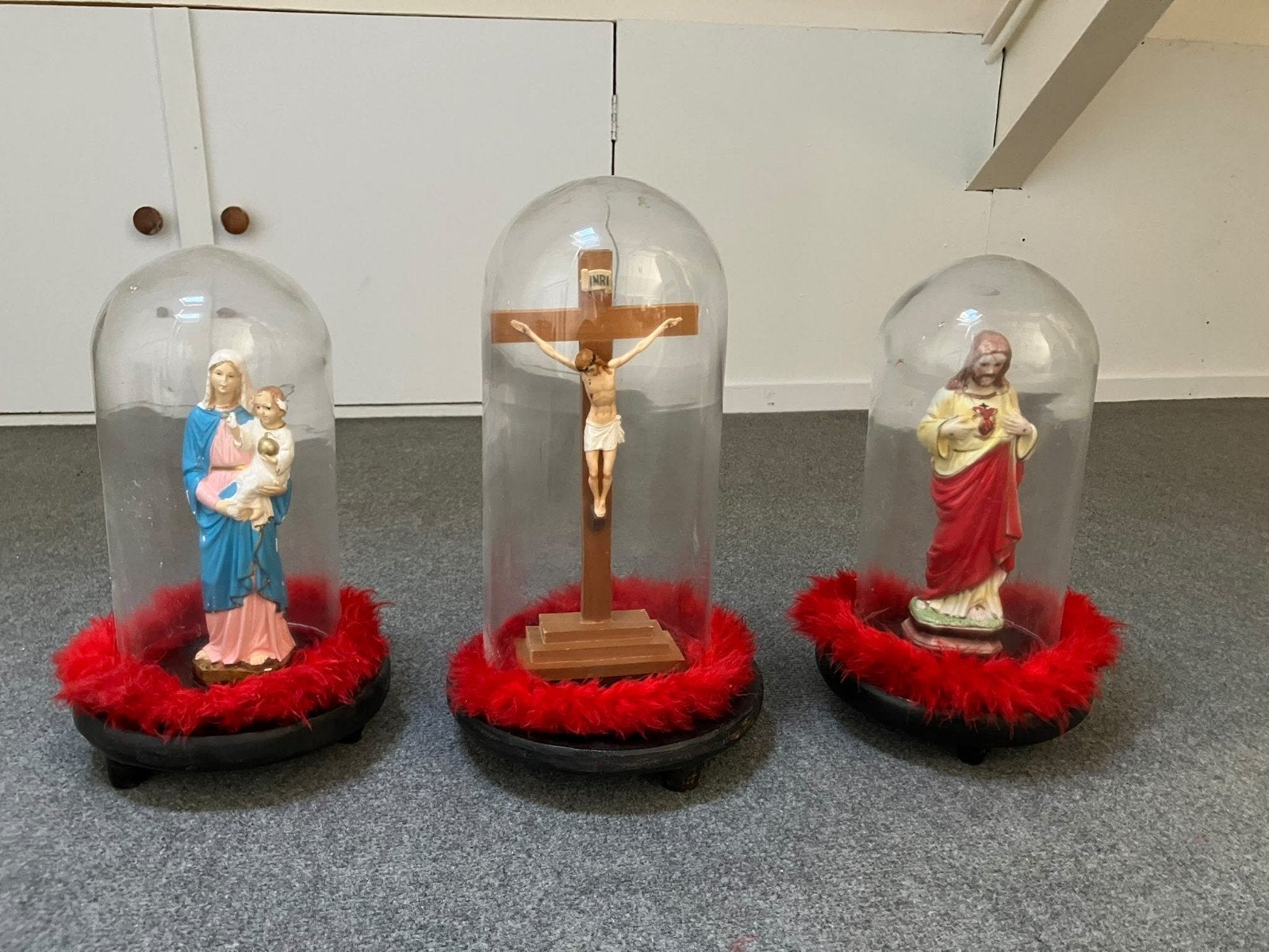 Glazen stolpen met houten voet (eventueel zonder beelden), Ophalen
