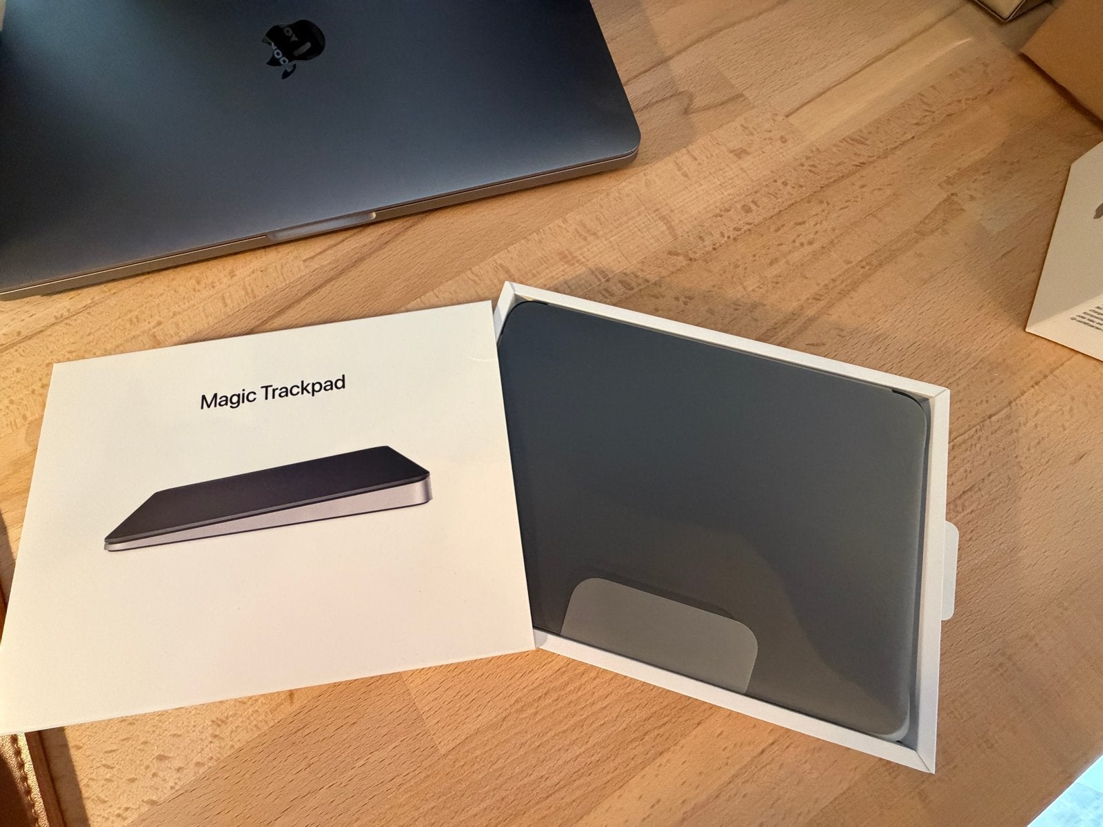 Apple Magic Trackpad space grey zwart - Zo goed als nieuw, Ophalen of Verzenden, Zo goed als nieuw, Draadloos, Trackpad