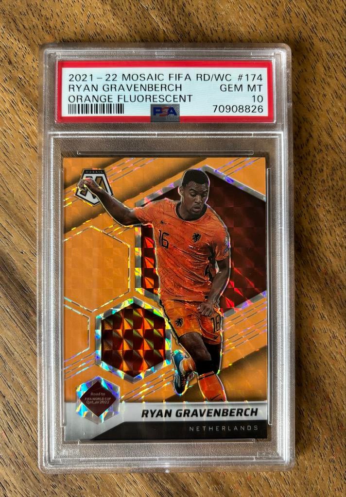 Ryan Gravenberch PSA 10 Orange Fluorescent Mosaic Kaart, Ophalen of Verzenden, Nieuw, Buitenlandse clubs, Spelerskaart