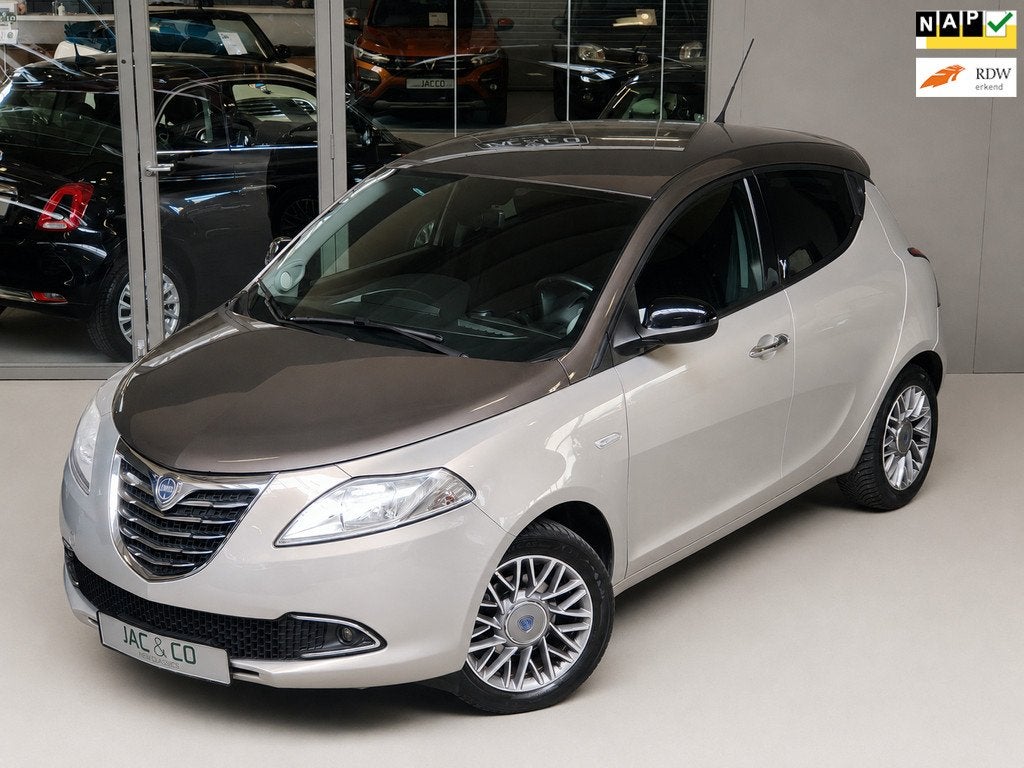 Lancia Ypsilon 0.9T 100% onderhouden Platinum Airco NL-NAP, Auto's, Lancia, Voorwielaandrijving, 86 pk, Gebruikt, Beige