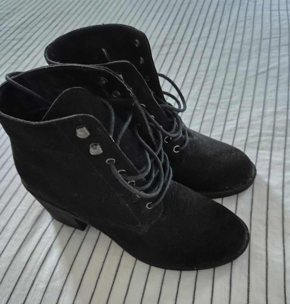Mooie suede laarsjes van Even&Odd maat 38, Kleding | Dames, Zwart, Ophalen of Verzenden, Zo goed als nieuw, Even&Odd