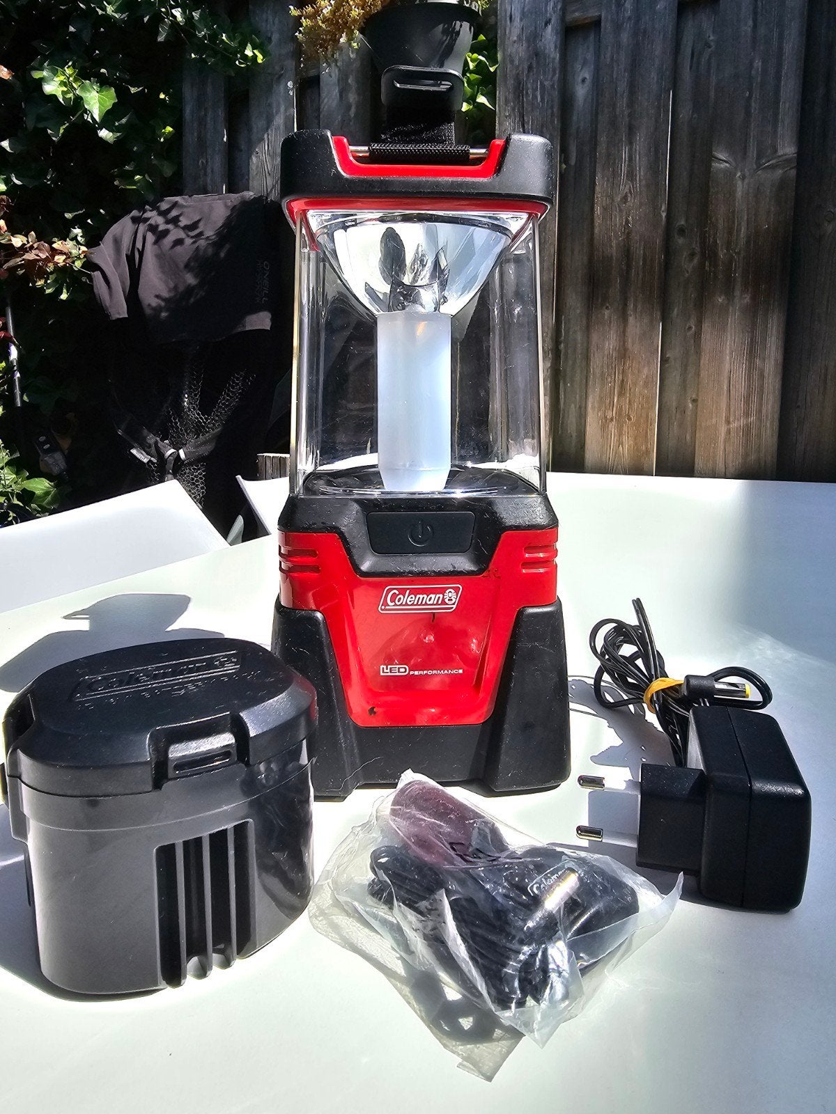 Coleman LED Performance lantaarn met accu en lader, Ophalen of Verzenden, Gebruikt, Accu