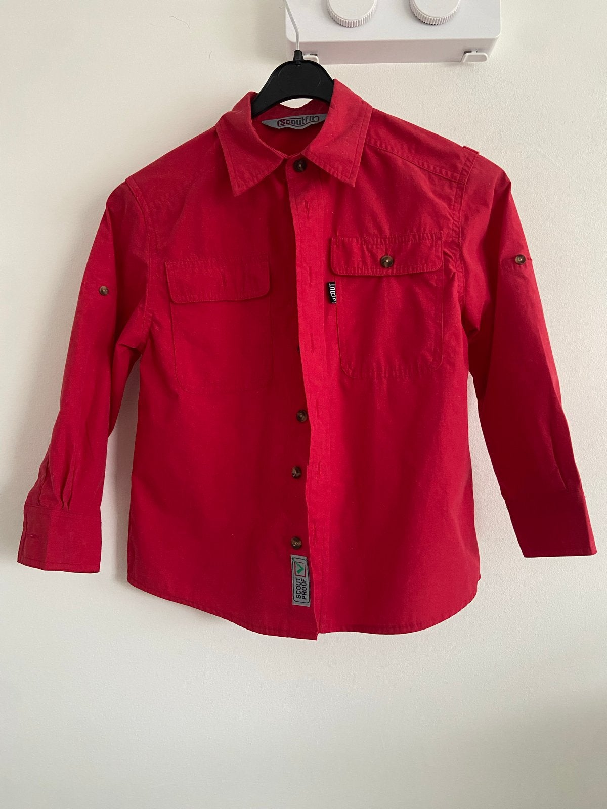 Scoutfit Bever blouse rood - Maat 128 - Zo goed als nieuw, Verzamelen, Ophalen of Verzenden, Zo goed als nieuw