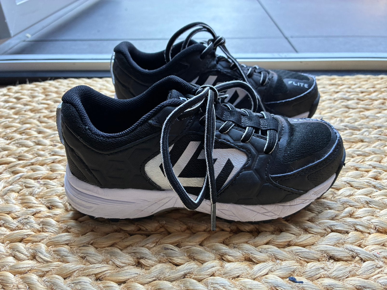 Brabo hockeyschoenen maat 31 zwart, Ophalen of Verzenden, Zo goed als nieuw, Schoenen