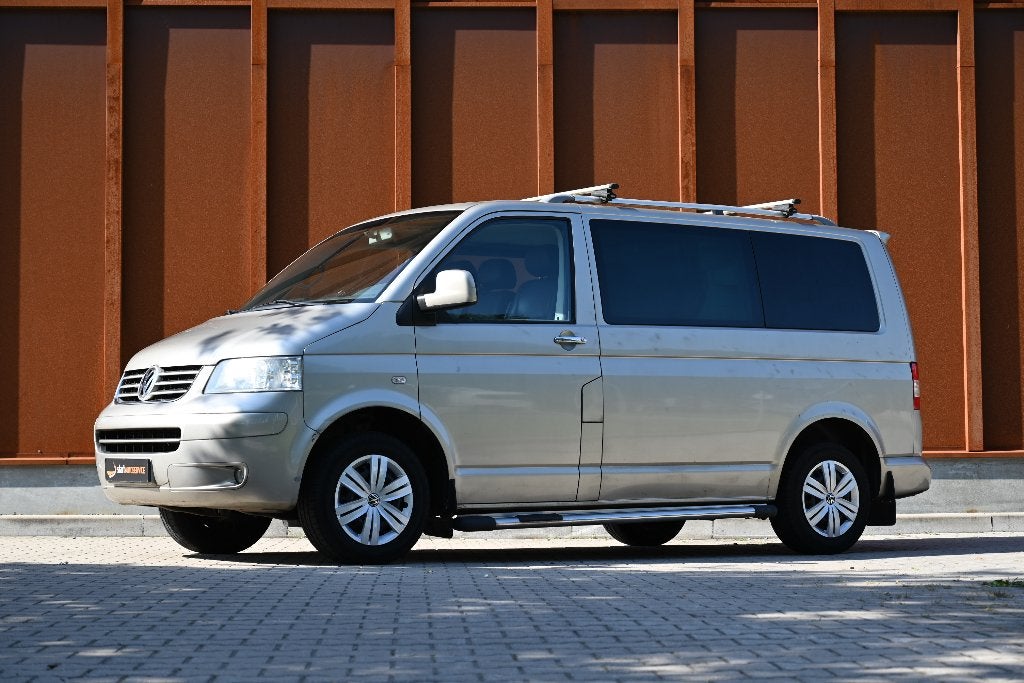 Volkswagen Transporter T5 2.5 TDI Highline dubbel cabine, Auto's, Voorwielaandrijving, Zwart, Volkswagen, 2500 kg