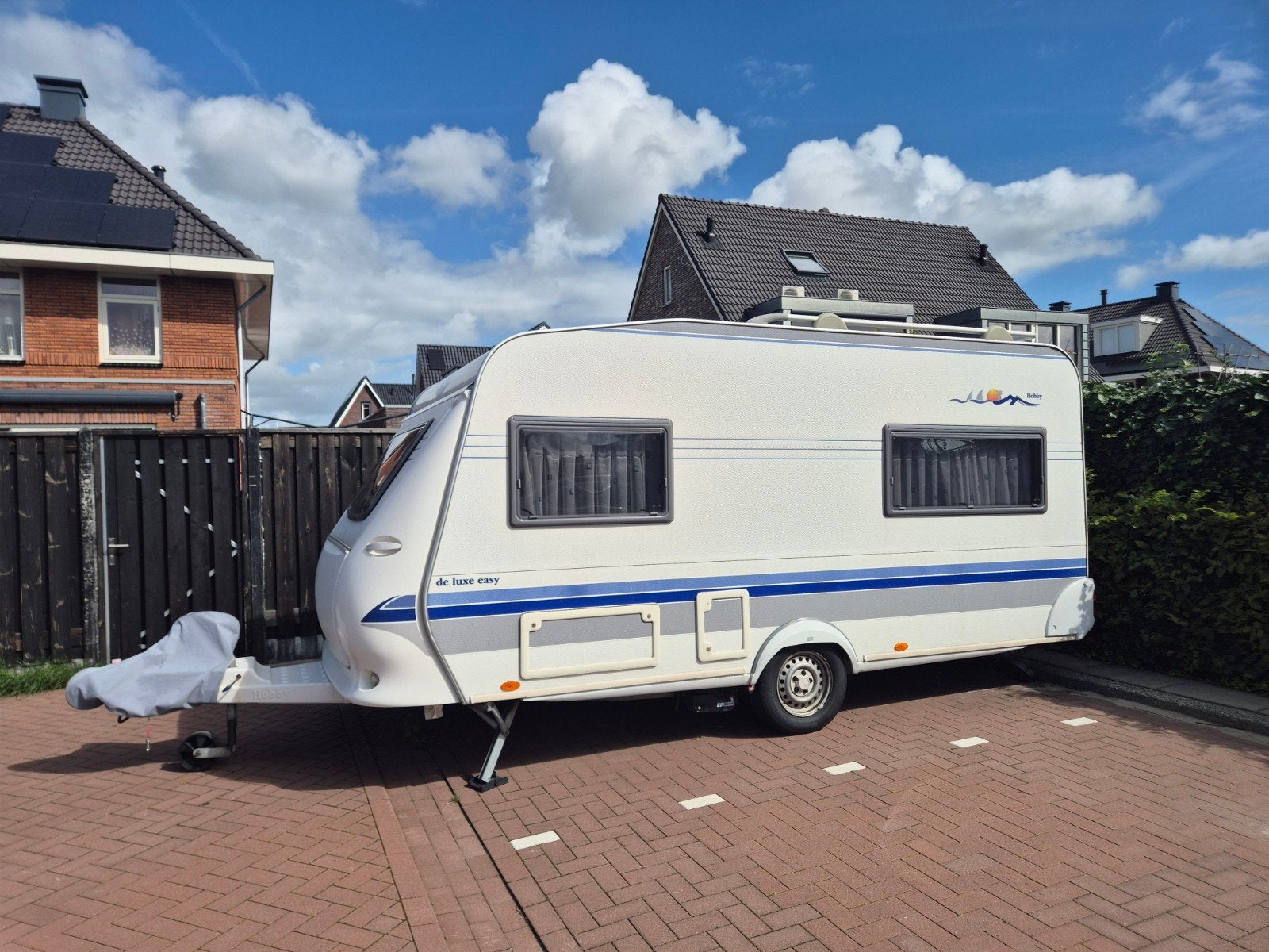 Hobby 440 SF De Luxe Easy (2003) met mover en voorte, Caravans en Kamperen, Hobby, Treinzit, Dwarsbed, Particulier