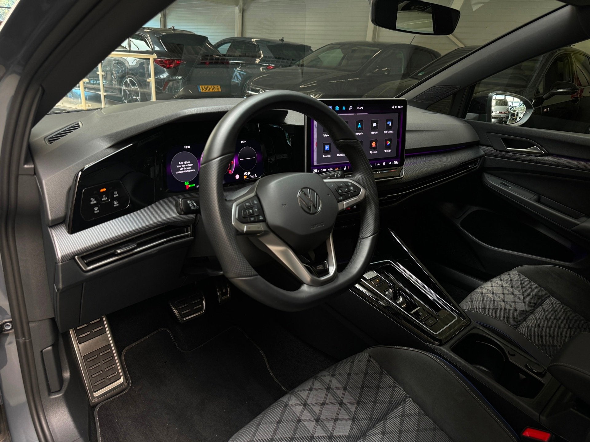Volkswagen GOLF 1.5 eTSI Pano|HuD|Trekhaak|360 Camera|Keyles, Auto's, Dealer onderhouden, 150 pk, Alcantara, Bedrijf