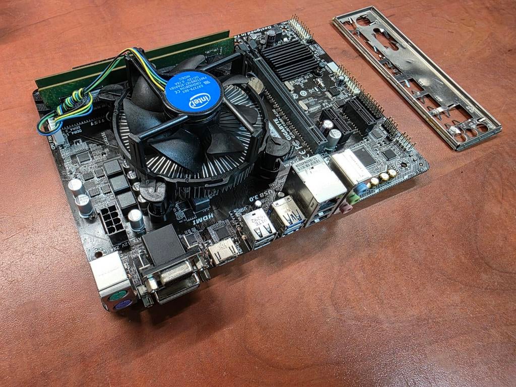 Gigabyte GA-H110M-S2H Met i5-6600K en 8GB ddr4, Computers en Software, Moederborden, Gebruikt, LGA 1151, DDR4, Ophalen of Verzenden