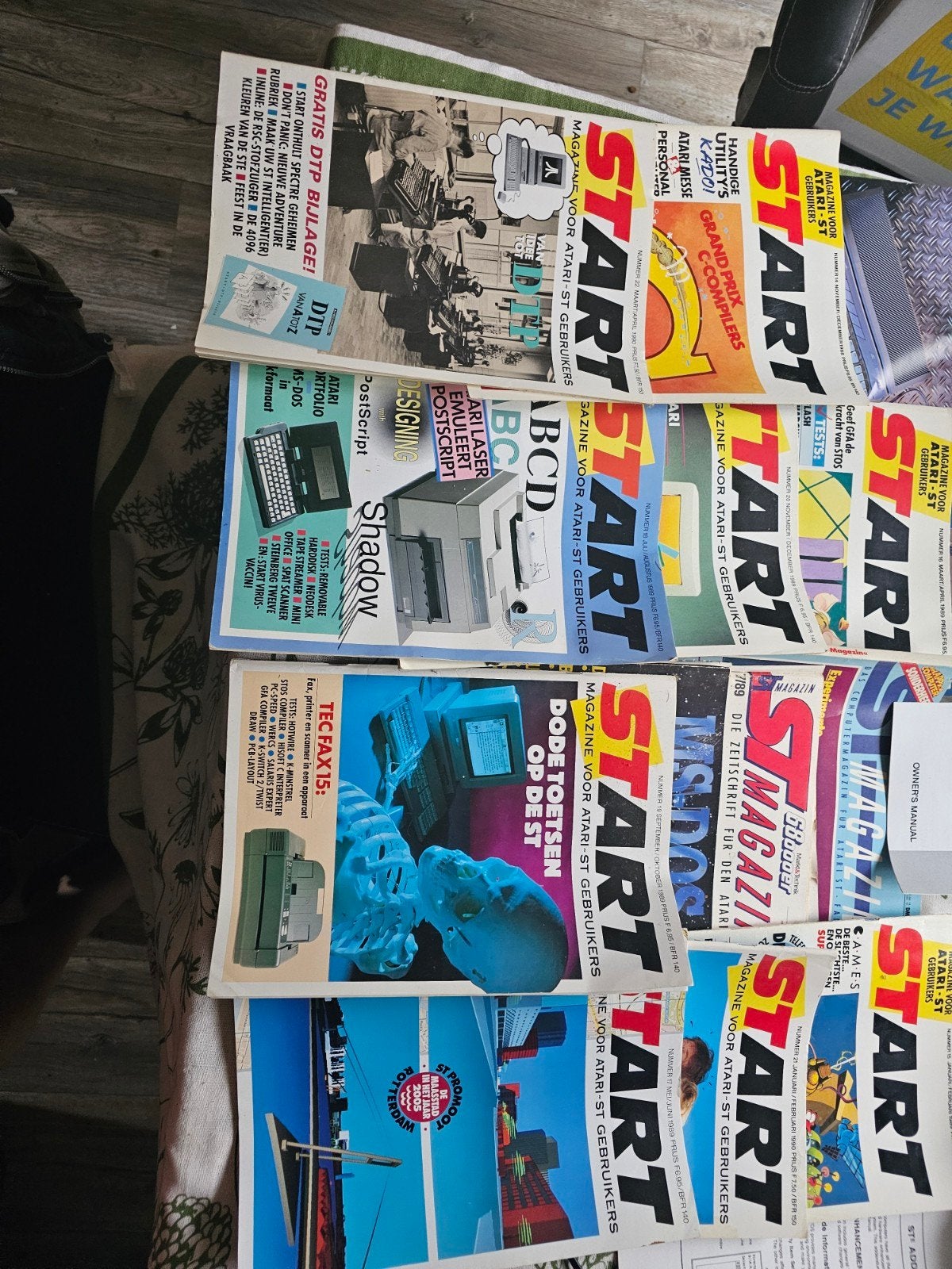 Diverse Atari ST magazines + handleiding Atari SM124 monitor, Computers en Software, Vintage Computers, Ophalen of Verzenden, Atari