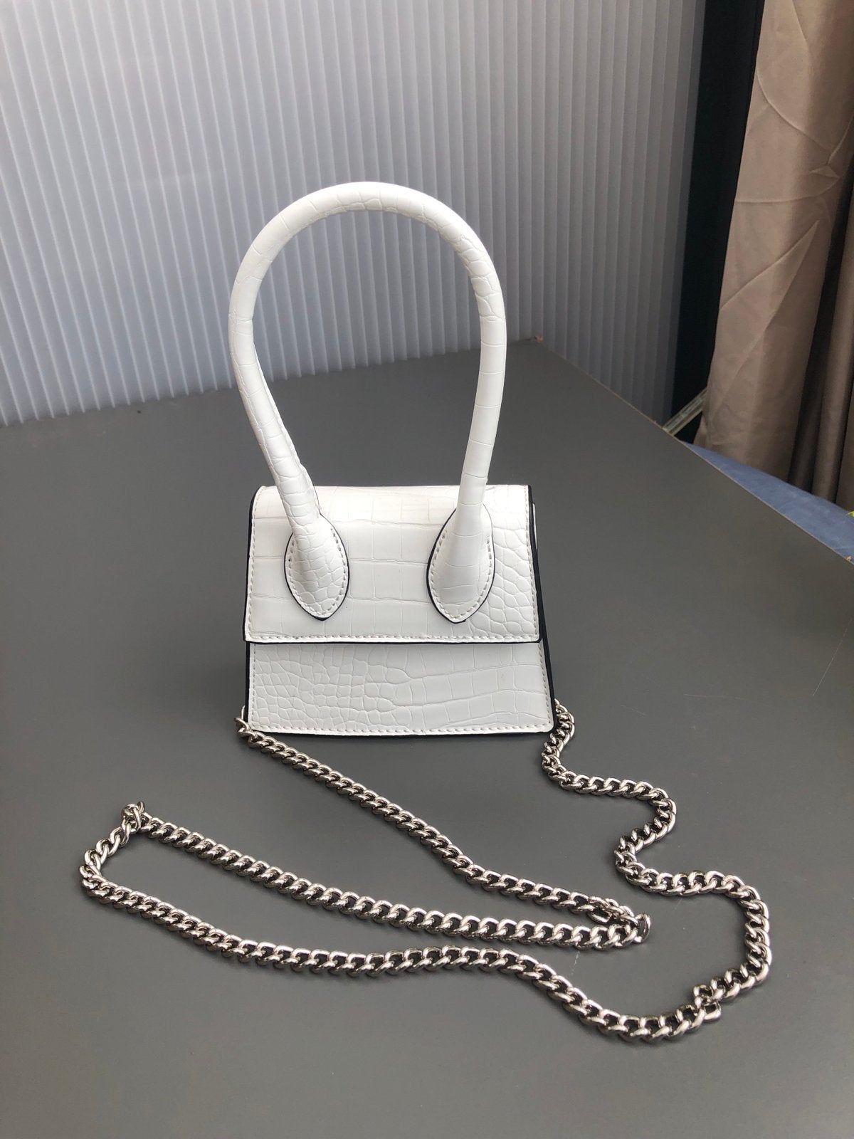 Stijlvolle Witte Mini Tas met Krokodillenprint en Ketting, Ophalen of Verzenden, Nieuw, Wit, Schoudertasje