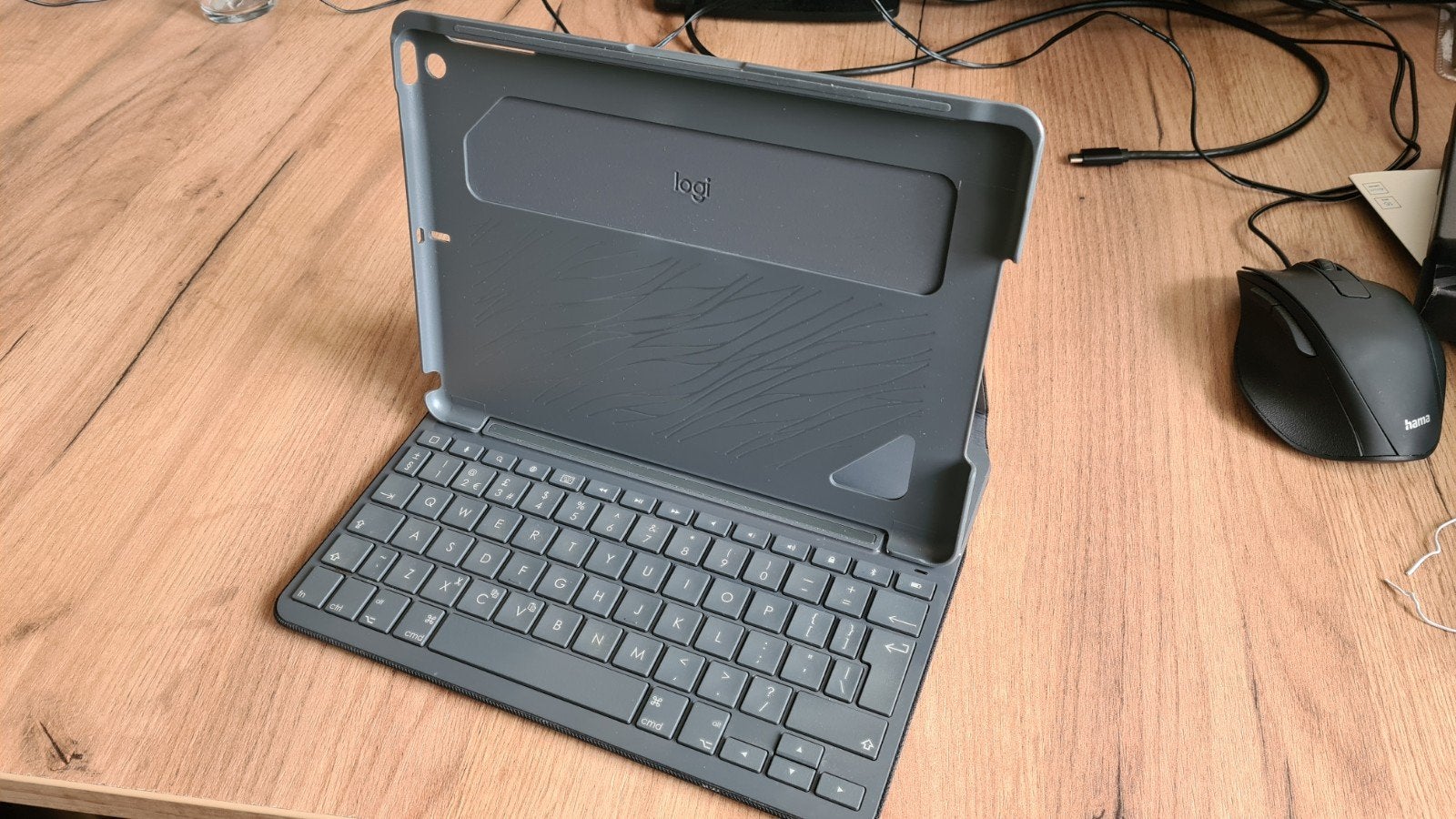 Logitech Folio Y-R0051 iPad hoes met bluetooth toetsenbord, 10 inch, Gebruikt, Zwart, Apple iPad Air