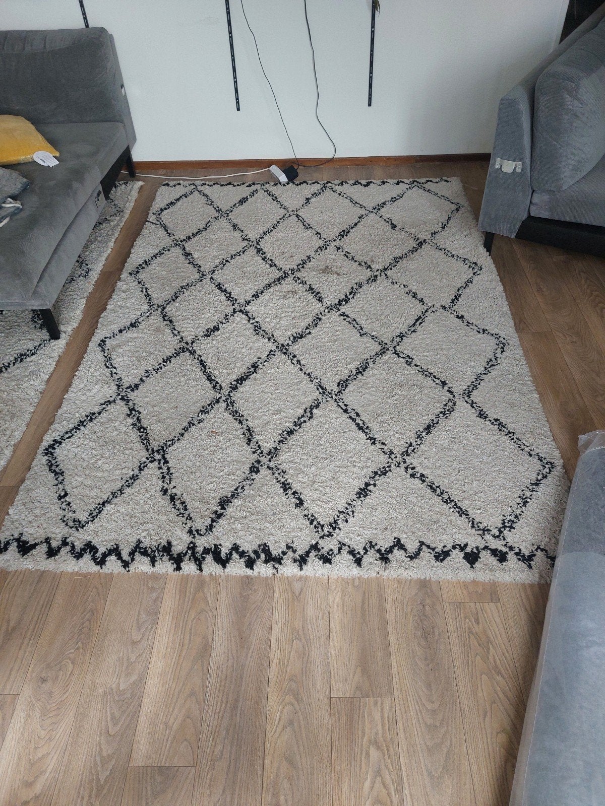 Varamin Vloerkleed Zwart/Creme, Huis en Inrichting, Stoffering | Tapijten en Kleden, Ophalen, Gebruikt, Zwart, 150 tot 200 cm