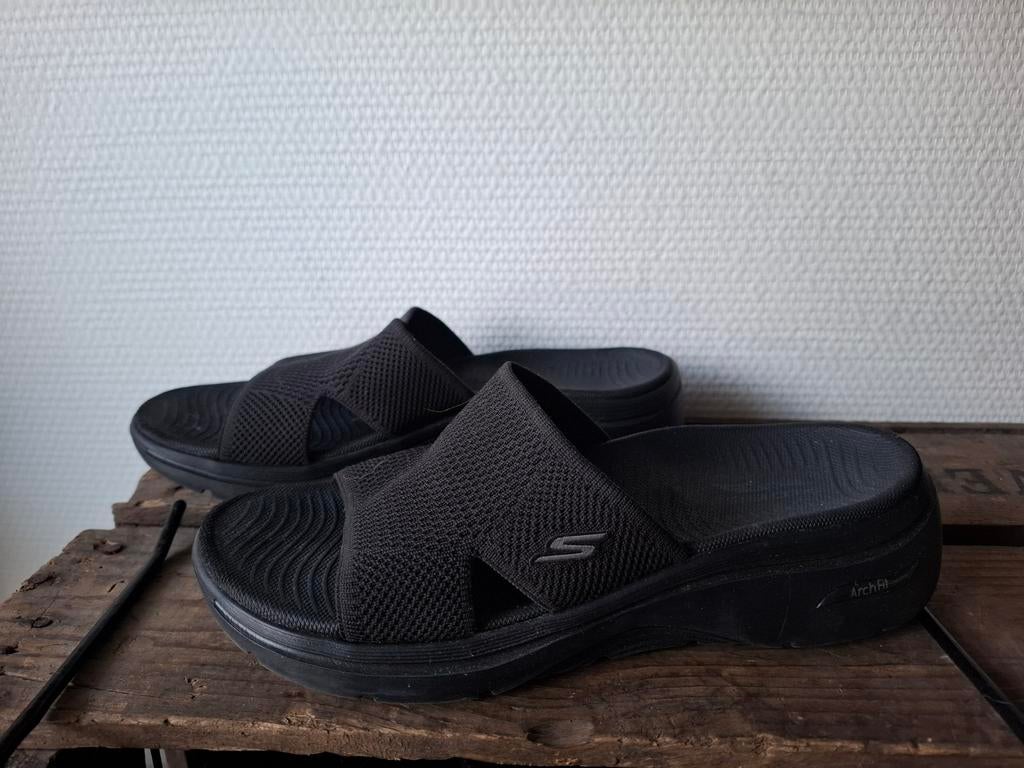 Skechers slippers (nieuw) maat 38, Ophalen, Nieuw, Zwart