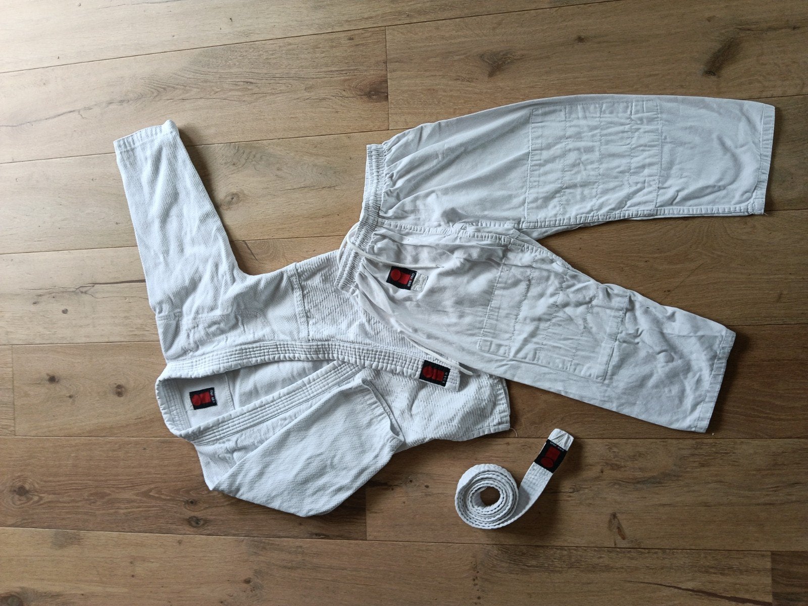 Essimo Judo/Jiu-Jitsu pak maat 140, Sport en Fitness, Vechtsporten en Zelfverdediging, Gebruikt, Maat XS of kleiner, Judo, Vechtsportpak
