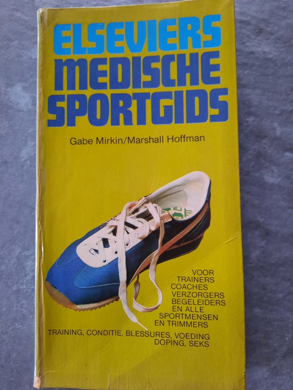 elseviers medische sportgids (veel geraadpleegd ), Ophalen of Verzenden, Zo goed als nieuw, Balsport
