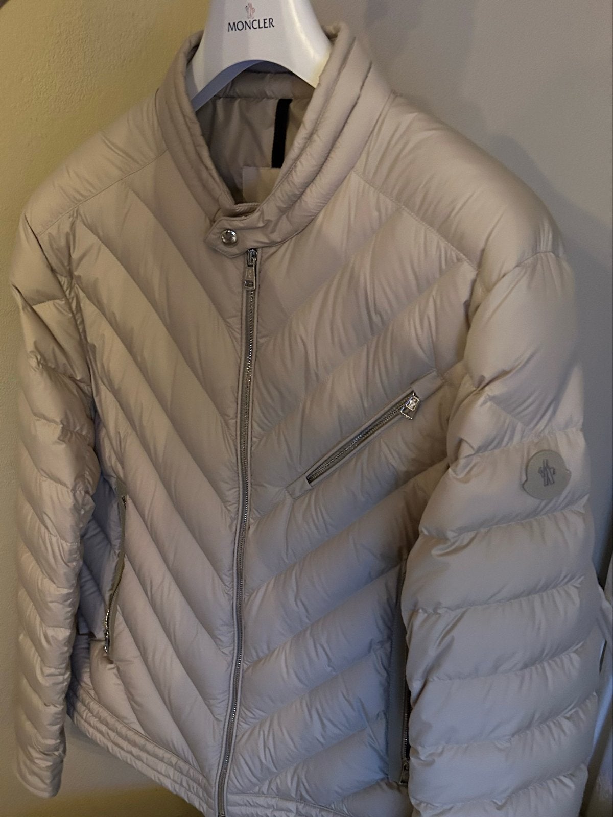 Moncler Tajuna - Beige (Exclusief) maat 5, Kleding | Heren, Jassen | Zomer, Ophalen of Verzenden, Nieuw, Overige maten, Beige