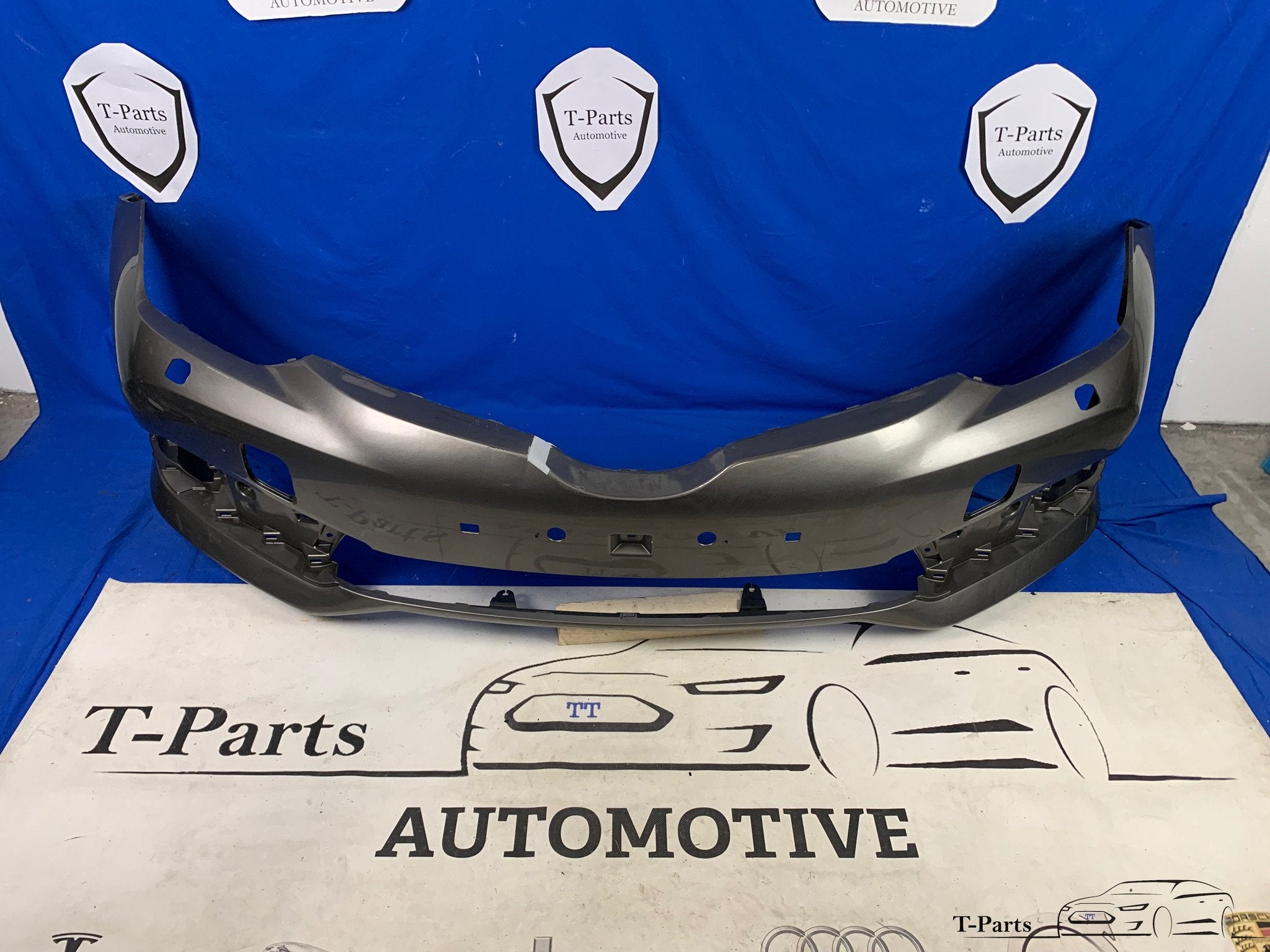 Toyota auris voorbumper sproeiers bumper