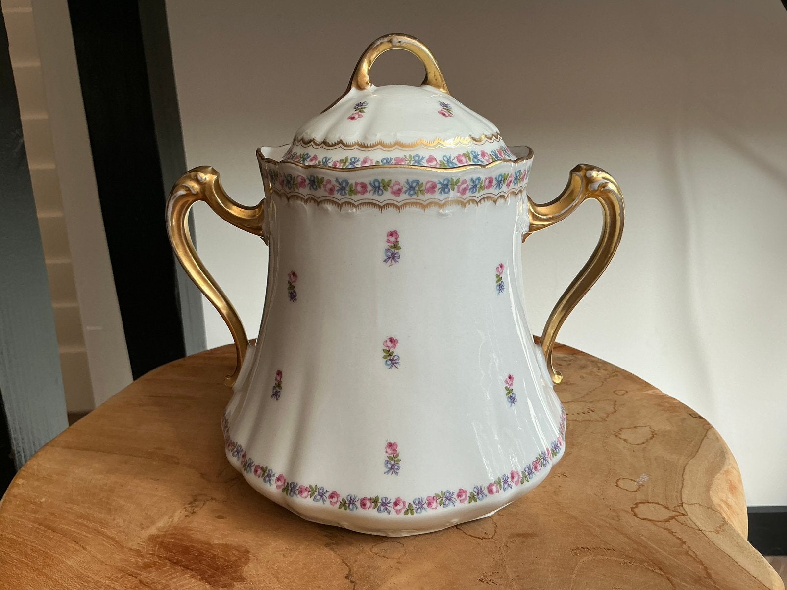 Limoge gilda suikerpot,limoge porselein snoeppot met 2 oren, Antiek en Kunst, Antiek | Servies compleet, Ophalen of Verzenden