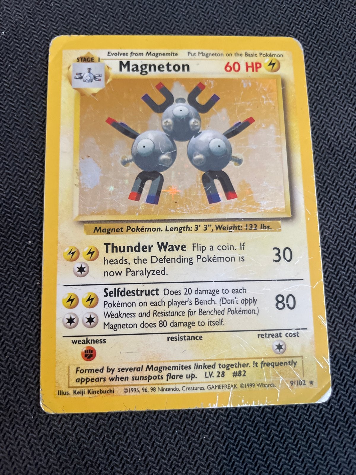 Magneton Pokémon kaart 60 HP - Base Set 2, Hobby en Vrije tijd, Verzamelkaartspellen | Pokémon, Ophalen of Verzenden, Gebruikt