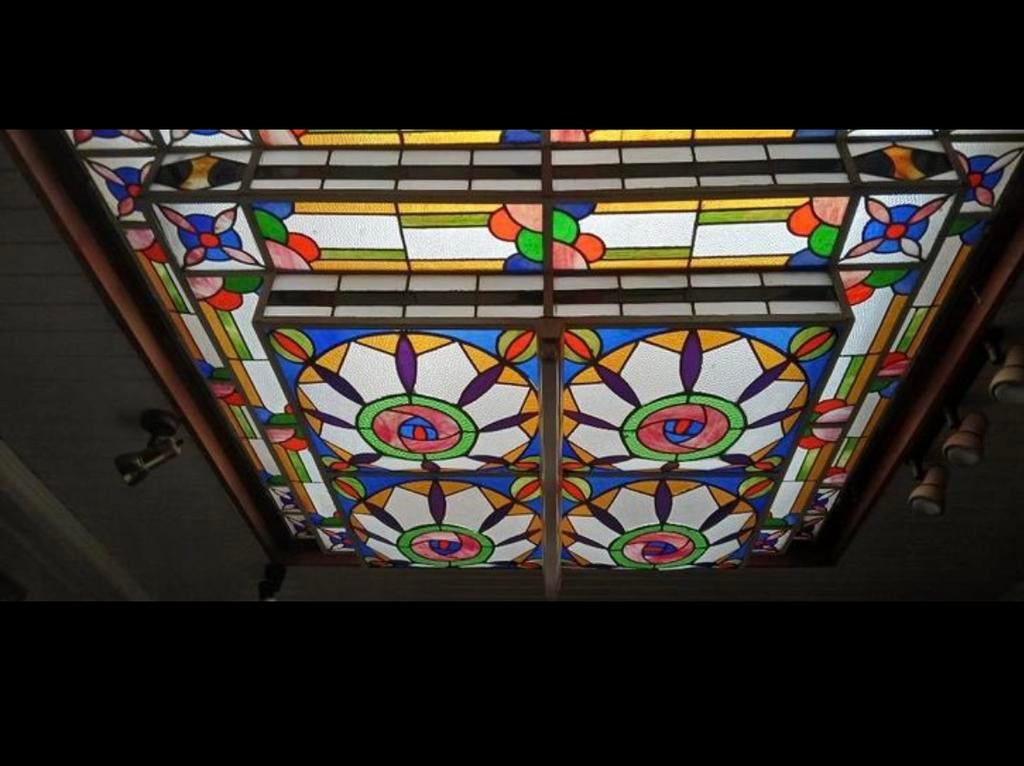 Glas in lood plafondlamp met ijzeren frame dakkoepel, Huis en Inrichting, Lampen | Plafondlampen, Ophalen of Verzenden, Zo goed als nieuw