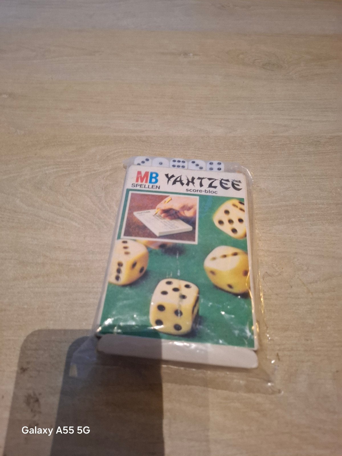 MB Yahtzee Spellen Score-bloc met dobbelstenen, 1027 Newport Ave, Pawtucket, RI 02861, USA, Ophalen of Verzenden, Vijf spelers of meer