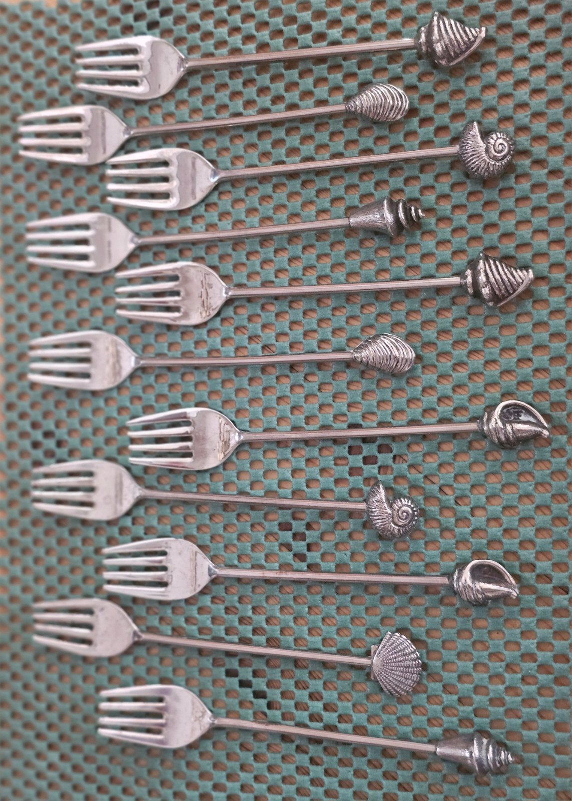 Set van 11 zilverkleurige cocktailvorkjes met schelpen, Antiek en Kunst, Ophalen of Verzenden