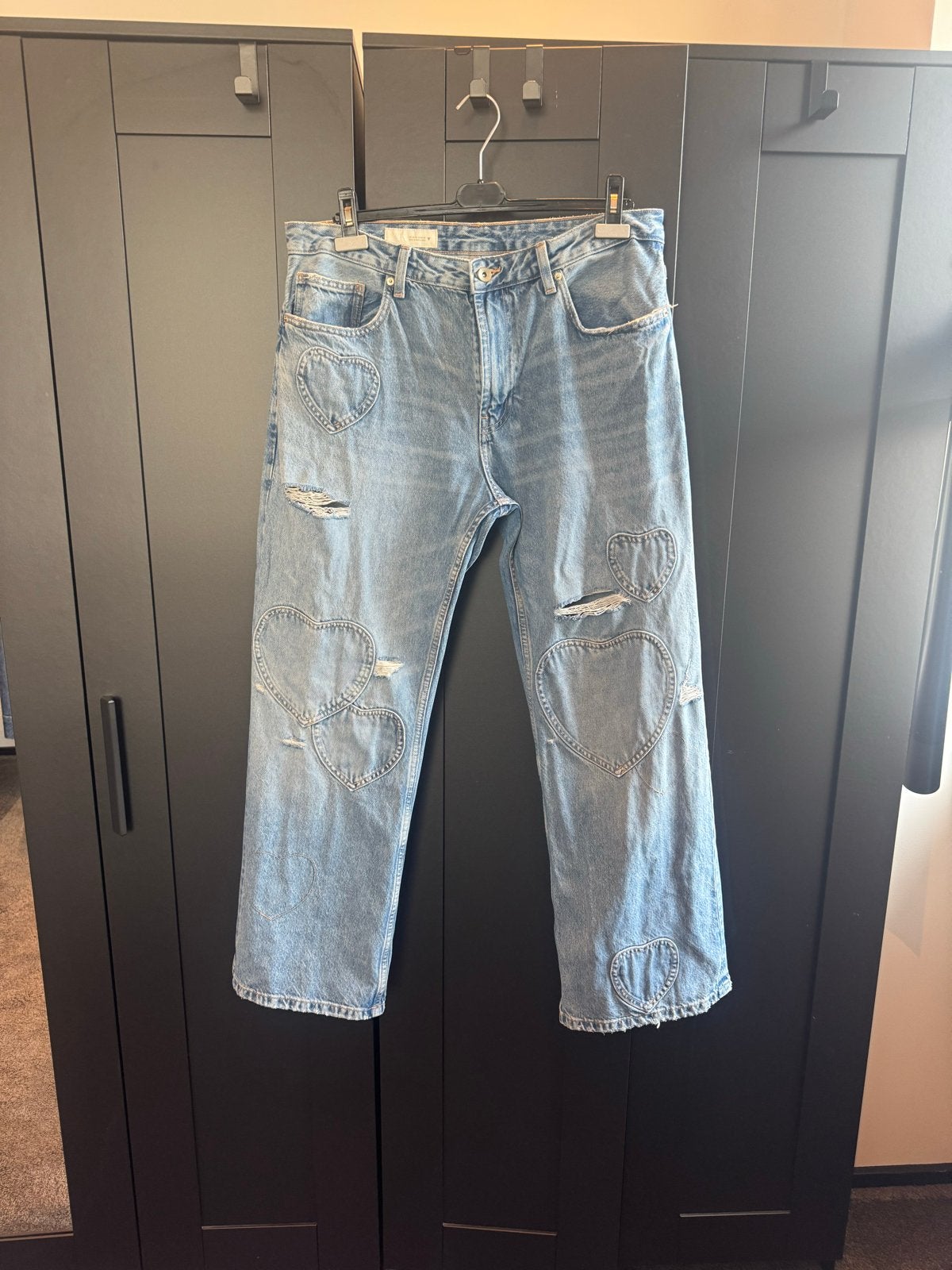 Zara jeans met hartjes en scheuren - Maat 42, Kleding | Dames, Ophalen of Verzenden, Nieuw, Blauw, W33 - W36 (confectie 42/44)