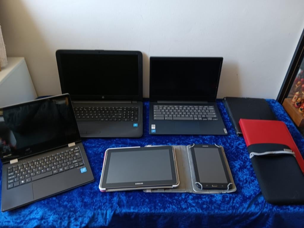 Partij laptops en tablets (Medion, HP, Lenovo, Samsung), Computers en Software, Windows Laptops, Ophalen of Verzenden, Niet werkend