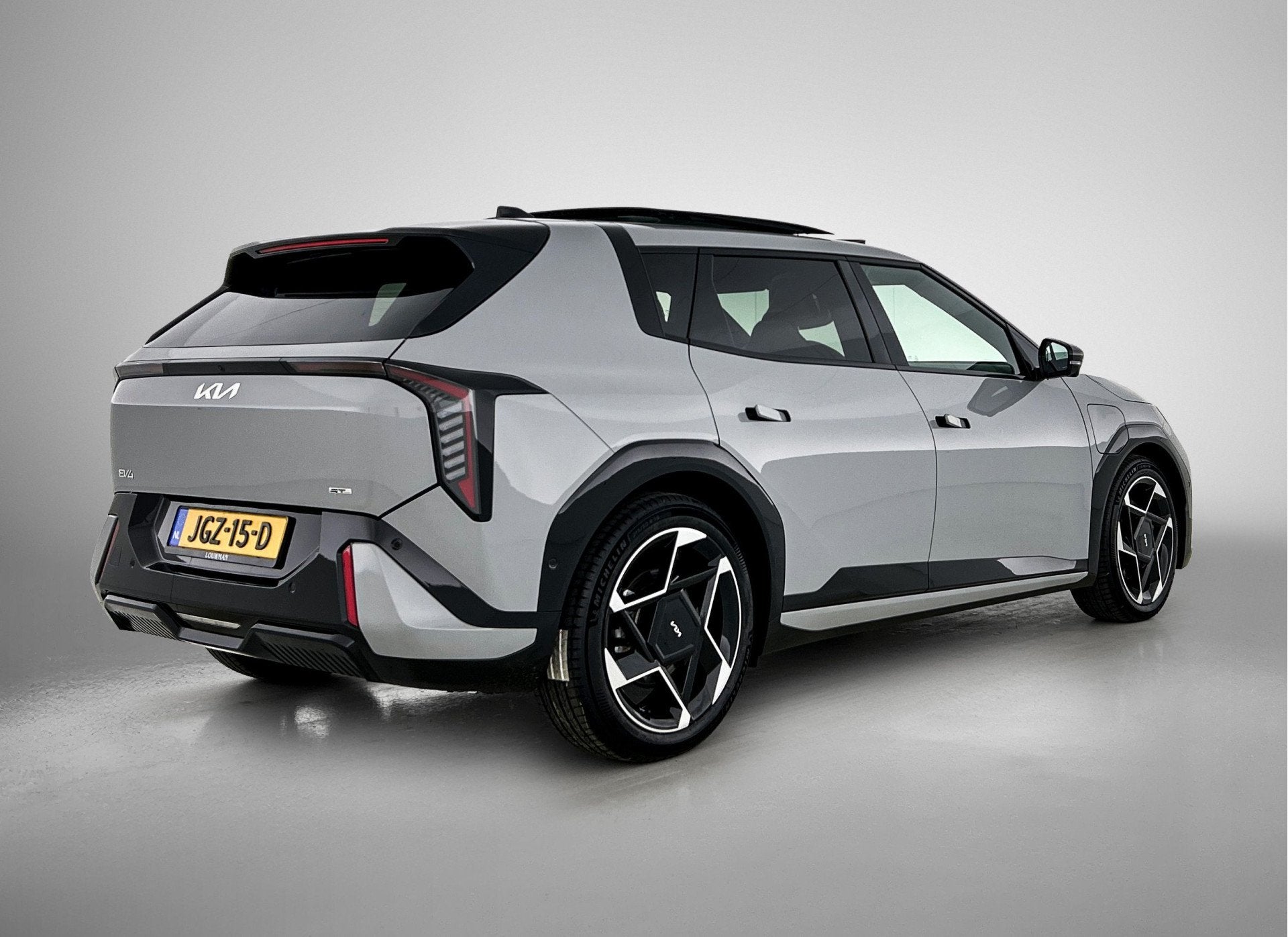 Kia EV4 GT-PlusLine 81.4 kWh | Stoelverwarming en verkoeling, Auto's, Zwart, Adaptive Cruise Control, 204 pk, 1000 kg