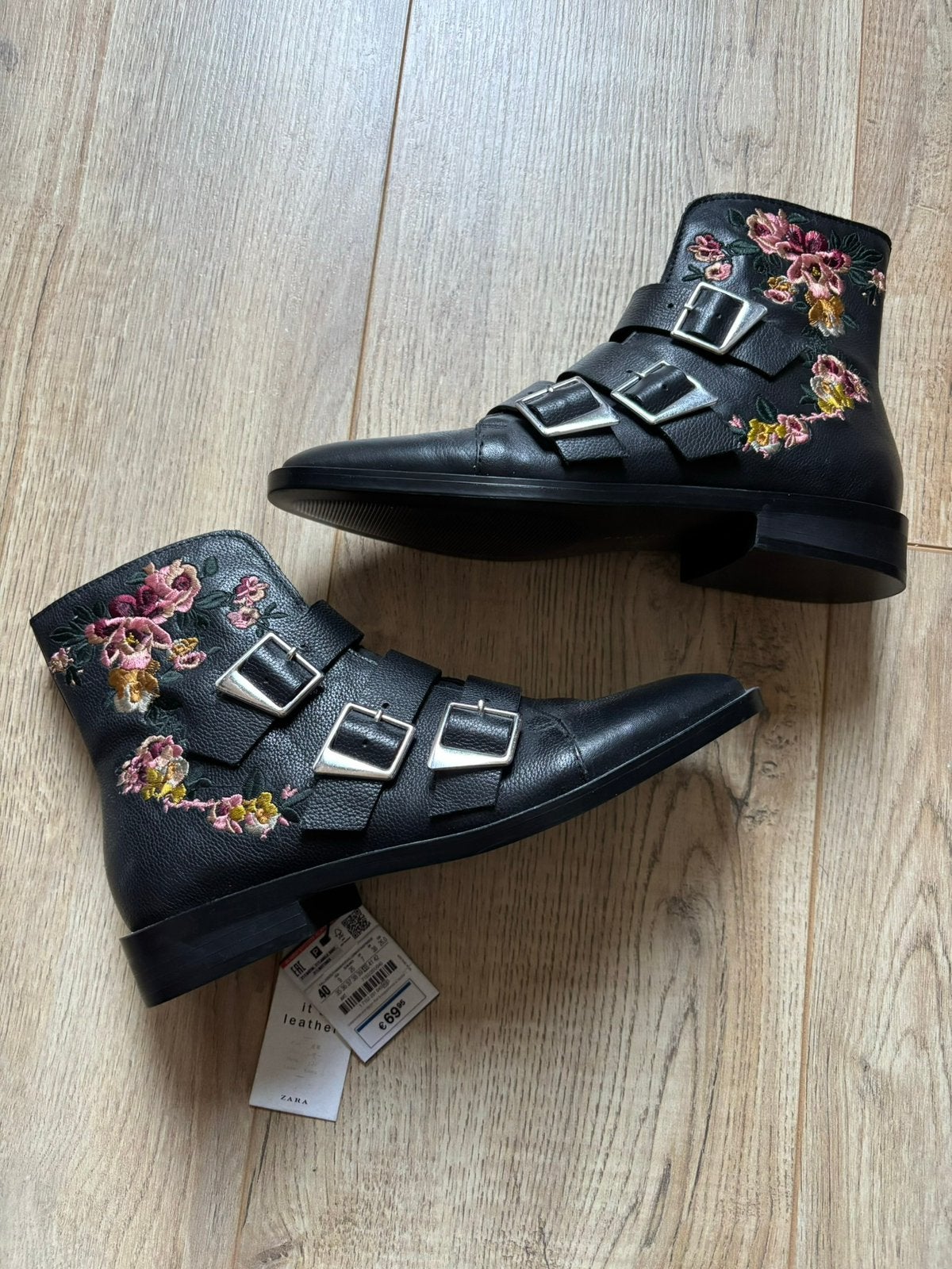 Nieuwe enkellaarsjes Zara zwart met bloemen maat 40, Zwart, Lage of Enkellaarzen, Nieuw, Ophalen of Verzenden