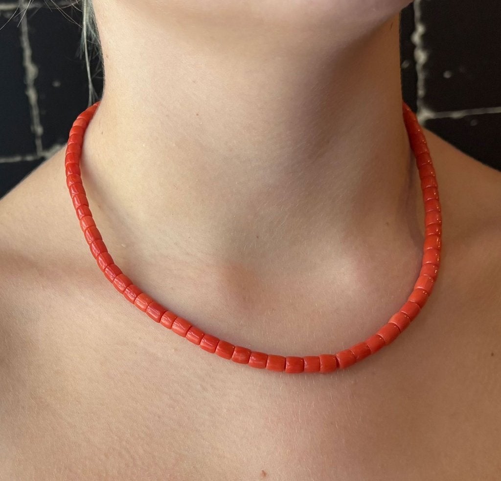 Bloedkoraal tonnetjes ketting 14k karabijn slot goud vintage, Sieraden, Tassen en Uiterlijk, Ophalen of Verzenden, Goud, Ketting