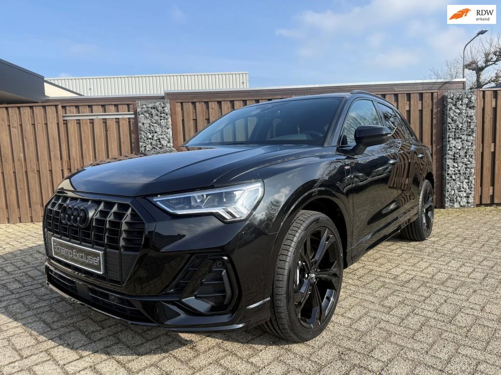 Audi Q3 45 TFSI e S edition S LINE BLACK ED - PANO - MATRIX, Gebruikt, 150 pk, Leder en Stof, Zwart