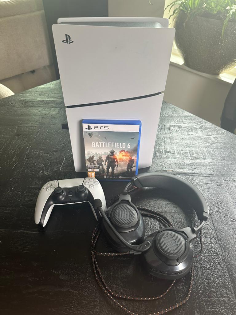Playstation 5 (Disk) - Jbl Quantum - Battlefield 6 - Fifa 26, Spelcomputers en Games, Spelcomputers | Sony PlayStation 5, Ophalen