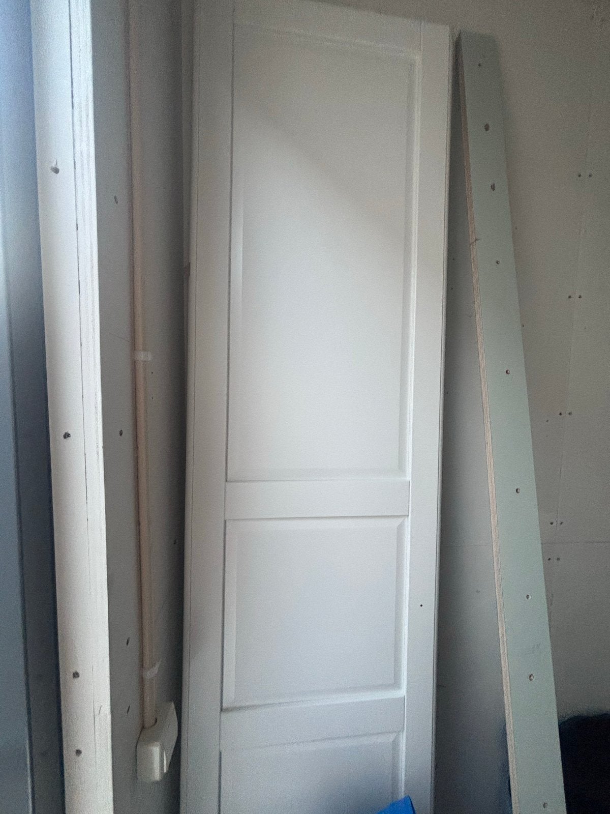 Twee nieuwe IKEA kastdeuren met kleine boorfout, Ophalen, Overige materialen, Minder dan 50 cm, 200 cm of meer