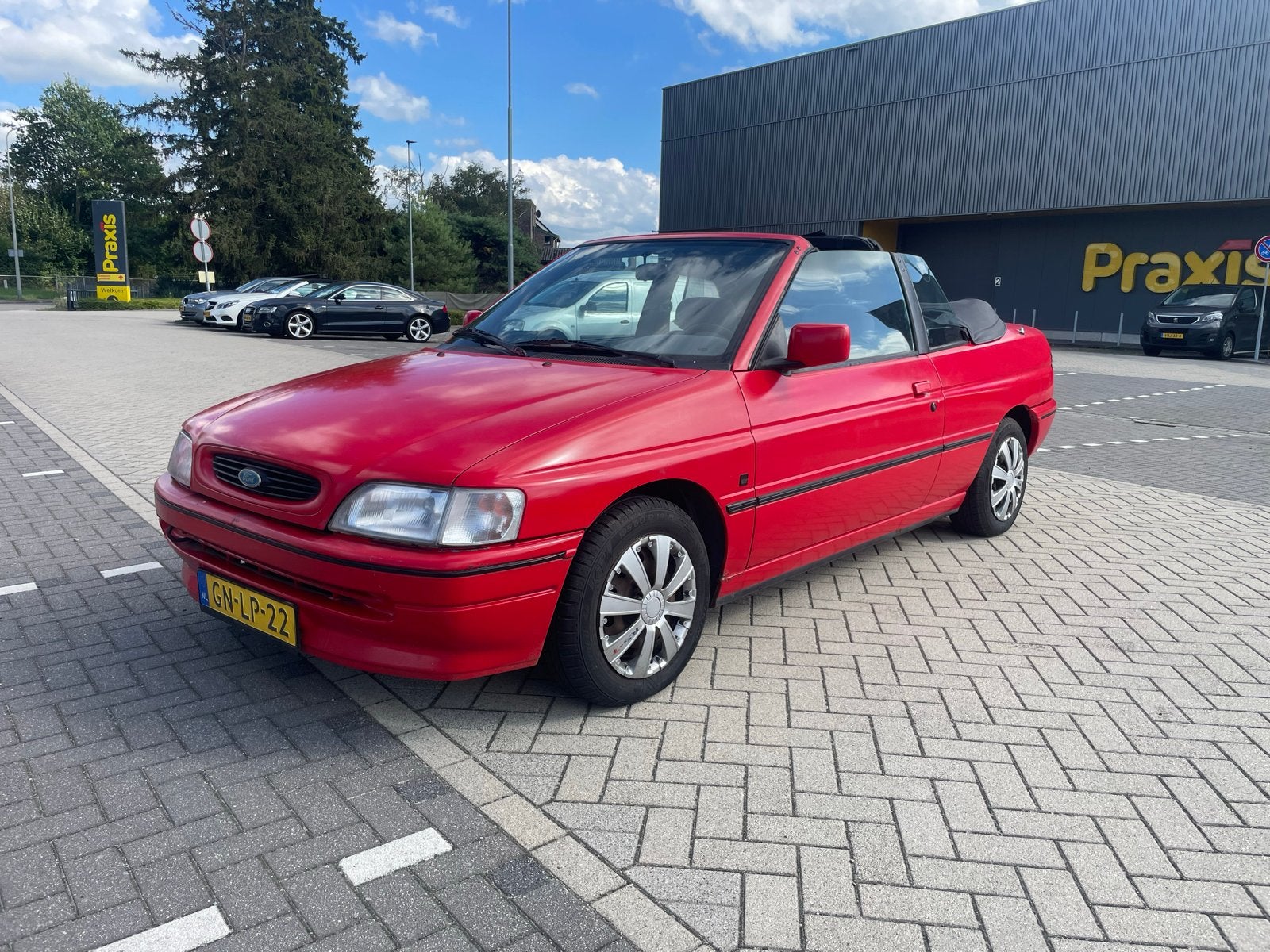 Ford Escort 1.6 I CLX 16V Cabrio E2 1993 Rood, Escort, 31 €/maand, 4 cilinders, Cabriolet