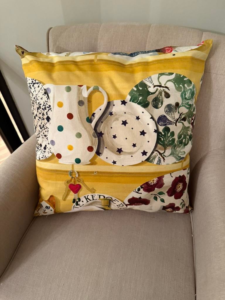 Emma Bridgewater kussens 2x nieuwstaat 50x50 cm, Ophalen, Zo goed als nieuw, Vierkant