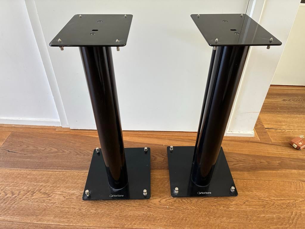 Norstone luidsprekerstandaards - Zwart, stevig design, Ophalen, Zo goed als nieuw, Speaker