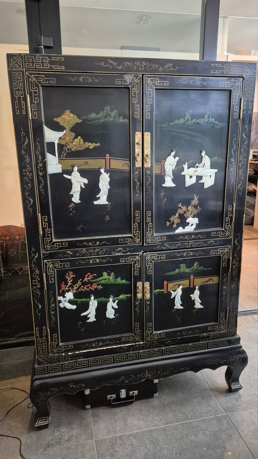 Antieke Chinese Kast met Parelmoer Inlegwerk, Ophalen