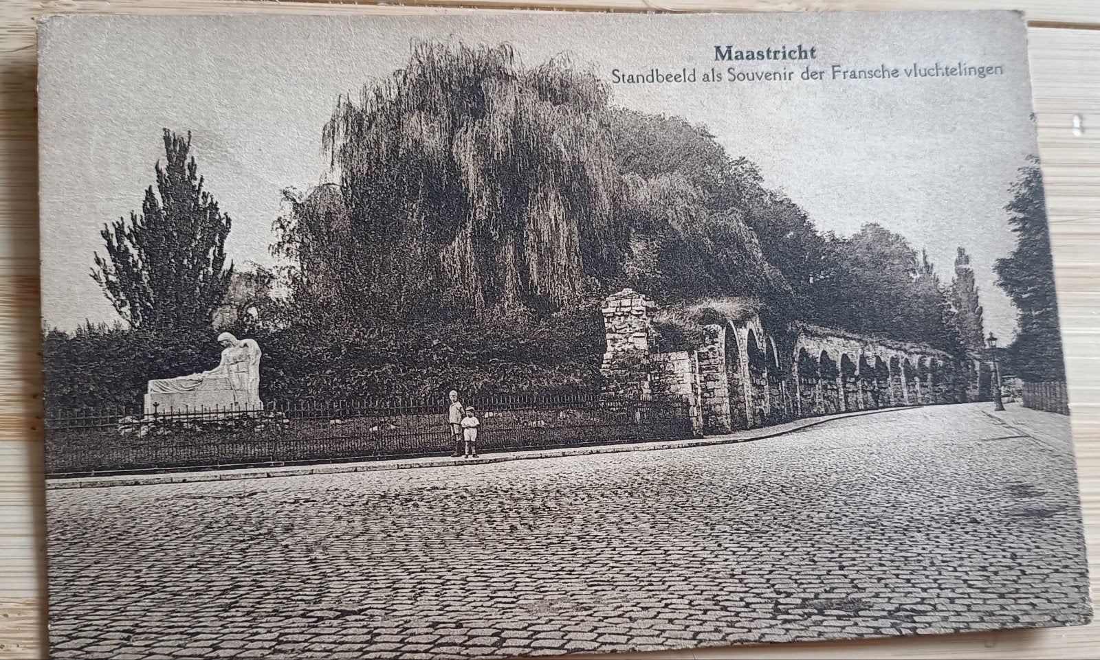 Maastricht. Standbeeld Franse Vluchtelingen 1927, Verzenden, 1920 tot 1940, Gelopen, Limburg