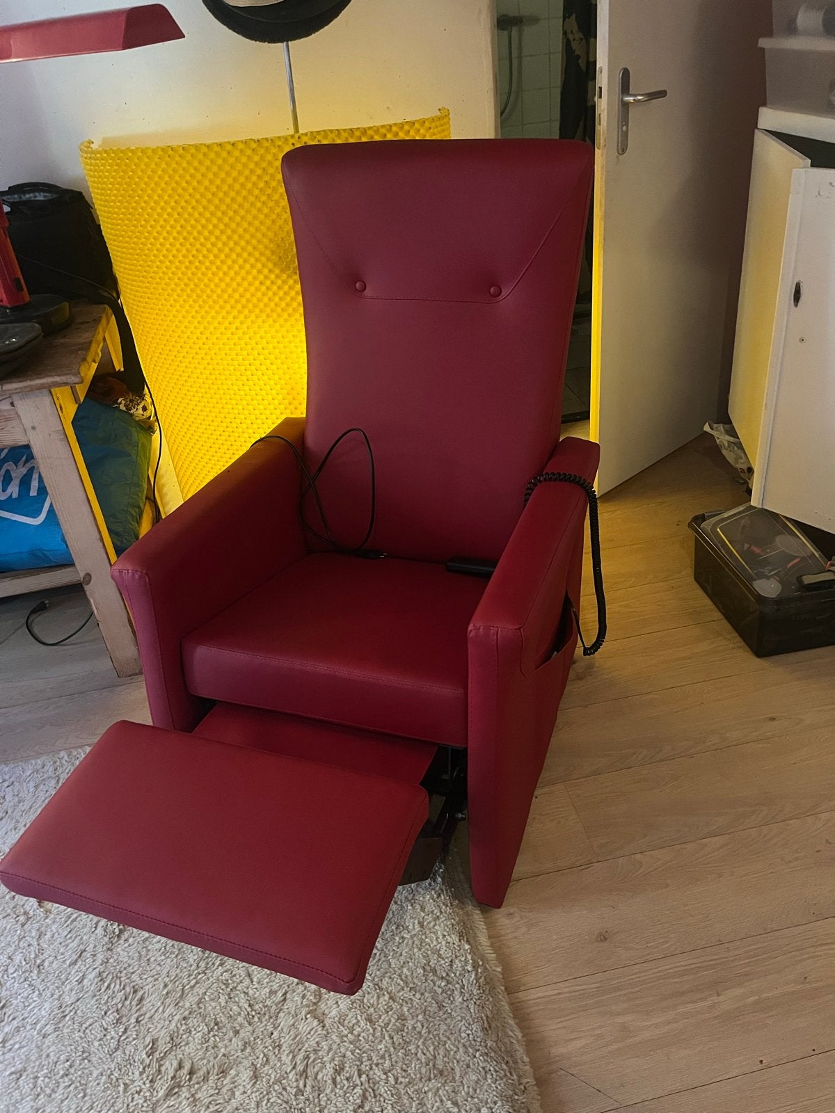 Comfortabele rode sta-op stoel met voetensteun, Gebruikt, Ophalen of Verzenden, Rood, Eén