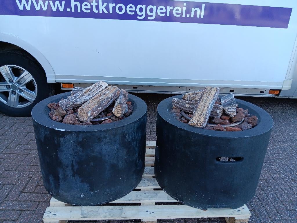1 horeca tuinhaard en 2 vuurtafels, Ophalen, Zo goed als nieuw