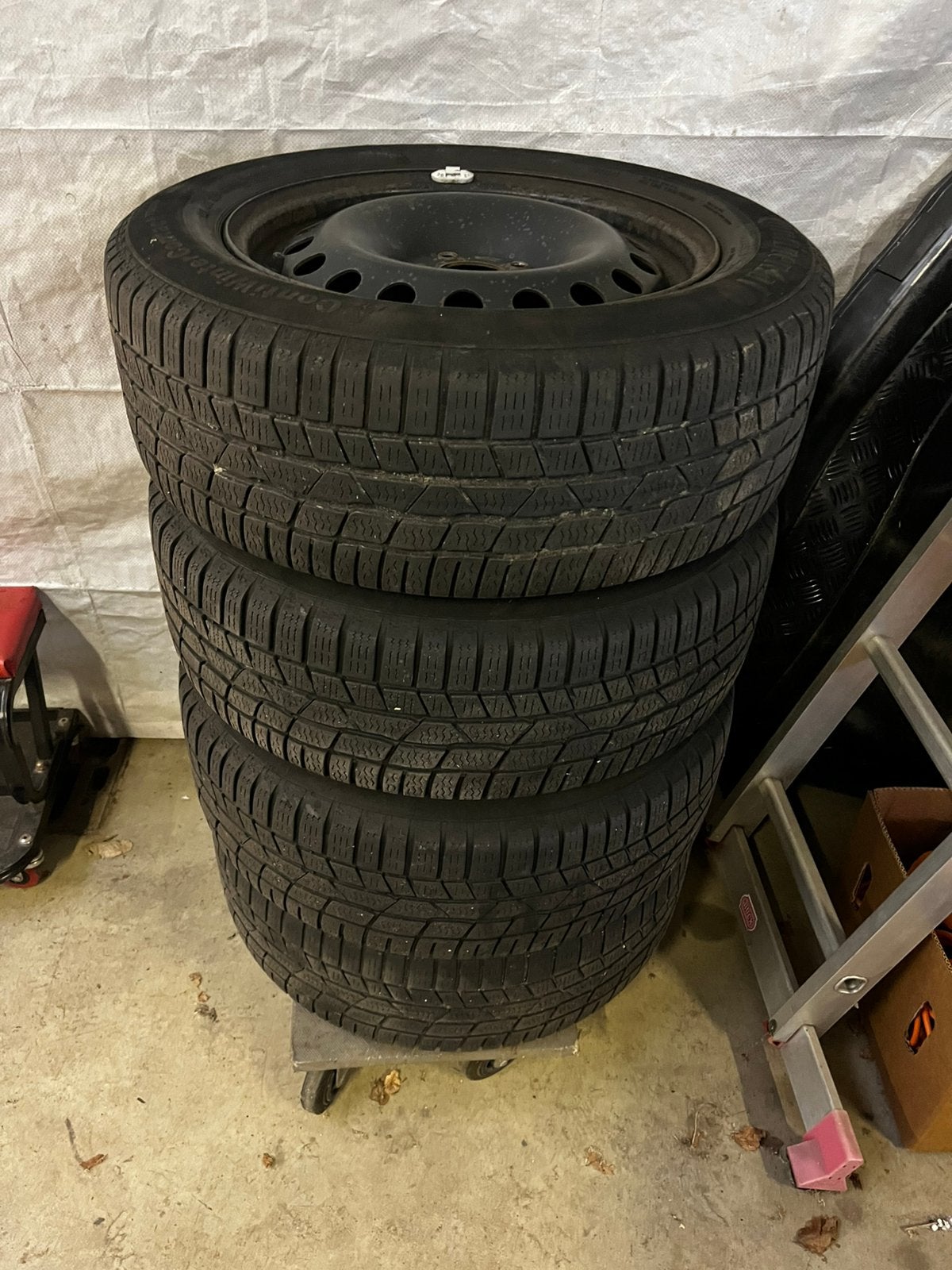 Set winterbanden op stalen velgen. 4-5mm 4x100 205-60-16, Ophalen, 16 inch, Banden en Velgen, 205 mm