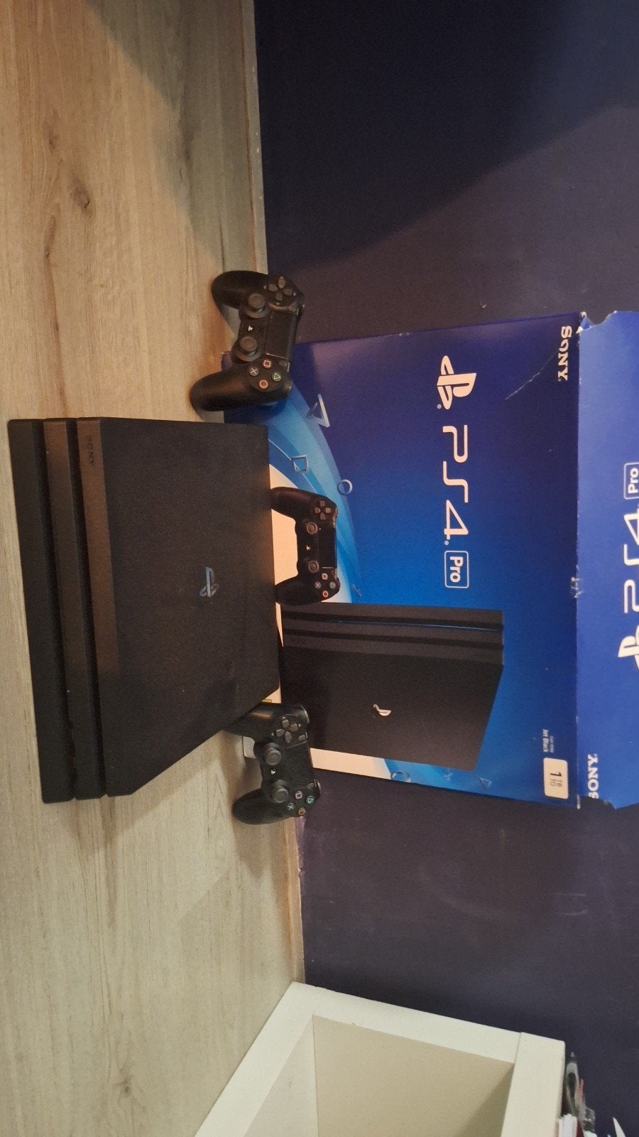 PlayStation 4 Pro 1TB met 2 controllers, Ophalen, Met 2 controllers, Zo goed als nieuw, 1 TB