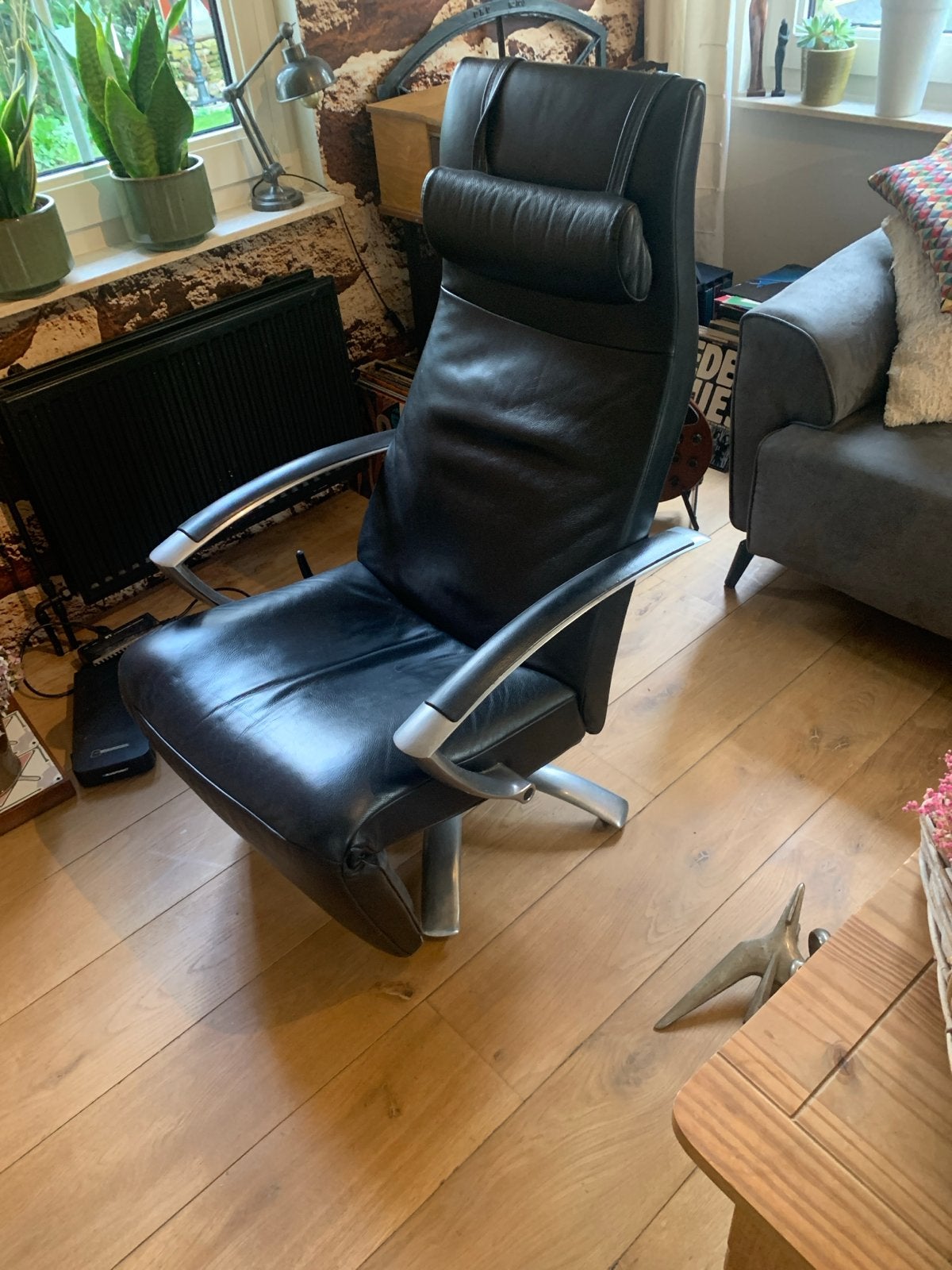 Jori Relaxfauteuil - Zwart Leer met Verstelbare Voetensteun, Huis en Inrichting, Leer, Ophalen of Verzenden, Zo goed als nieuw