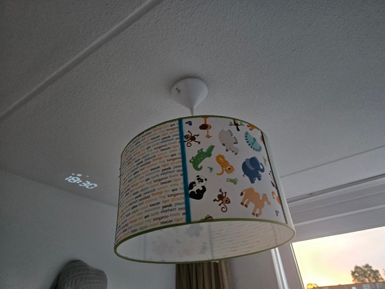 Leuke kinderlamp met dierenprint - Plafondlamp, Gebruikt, Meerkleurig, Rond, Ophalen of Verzenden